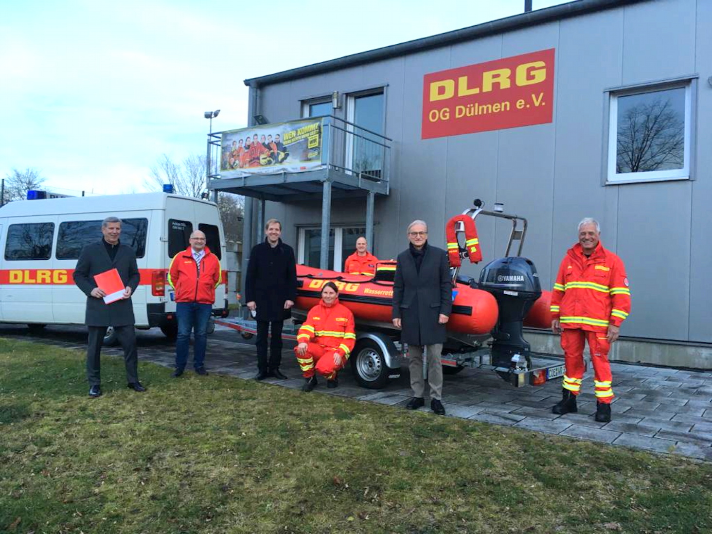Übergabe Rettungsboot der DLRG