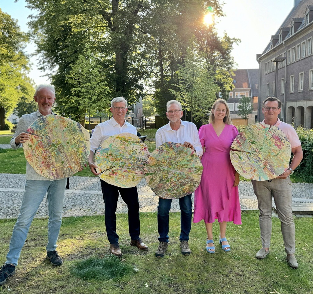 Präsentation der Baumscheiben aus der Filmfiesta-Aktion